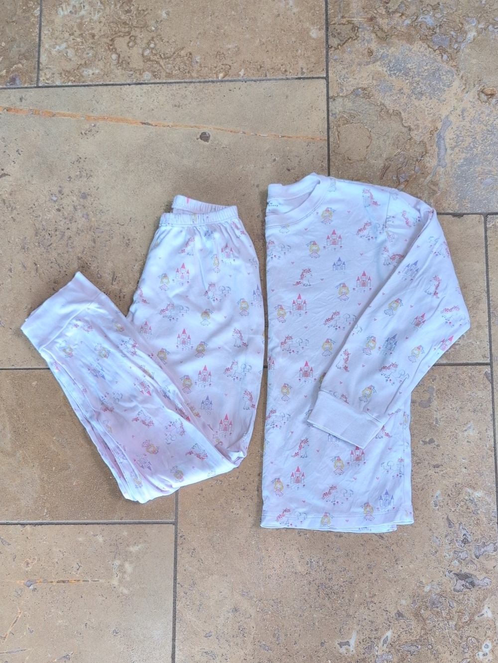Kissy Kissy girl pajamas. Pink princess print. Size 8.